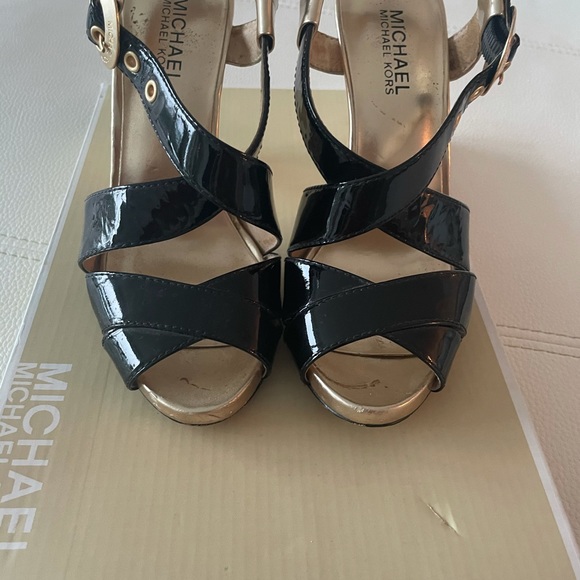 Michael Kors Black and Gold heel with box - Picture 4 of 5